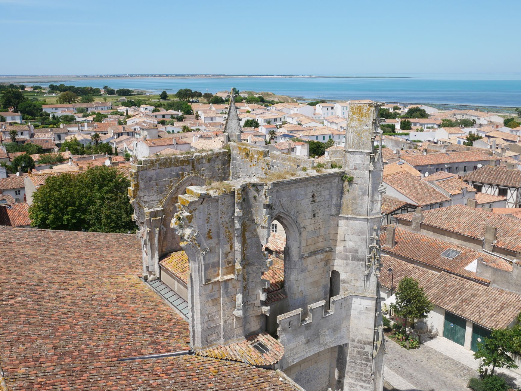 Bâchage de toiture équipe à Cergy